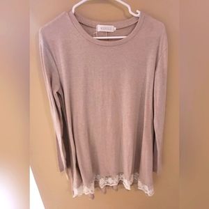 Ladies Wekili Tunic with lace trim size Large